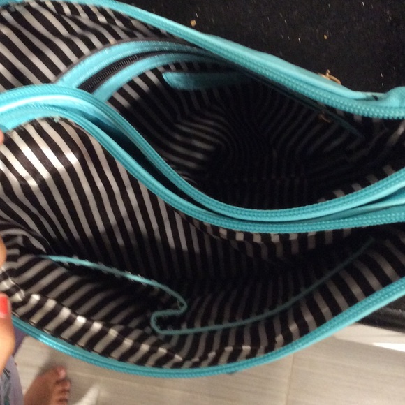 Cute  turquoise crossbody - Picture 4 of 4